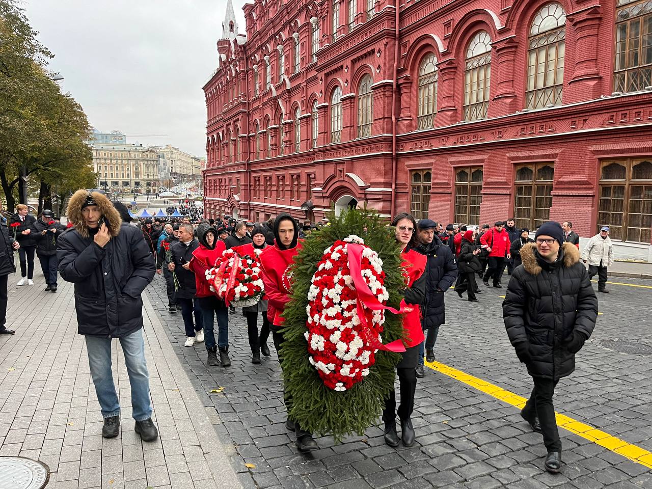 КПРФ провела в Москве митинг, посвященный 107-й годовщине Великого Октября