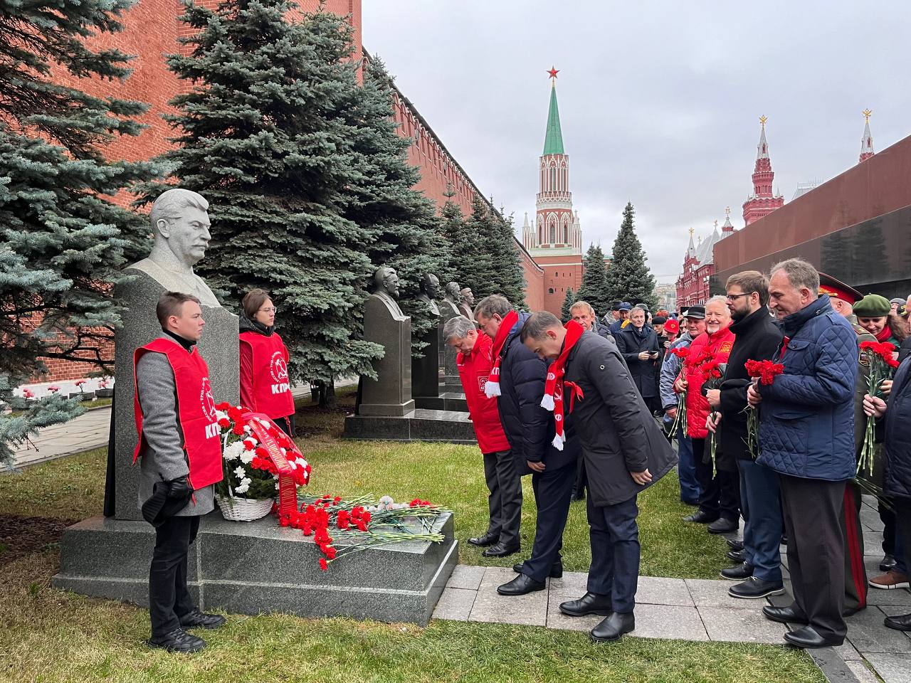 КПРФ провела в Москве митинг, посвященный 107-й годовщине Великого Октября
