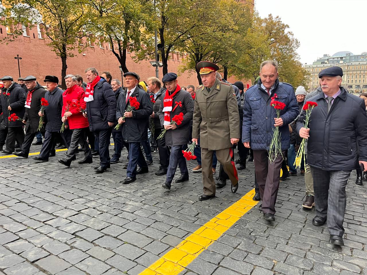 КПРФ провела в Москве митинг, посвященный 107-й годовщине Великого Октября