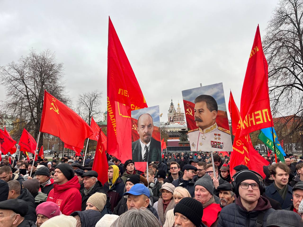 КПРФ провела в Москве митинг, посвященный 107-й годовщине Великого Октября