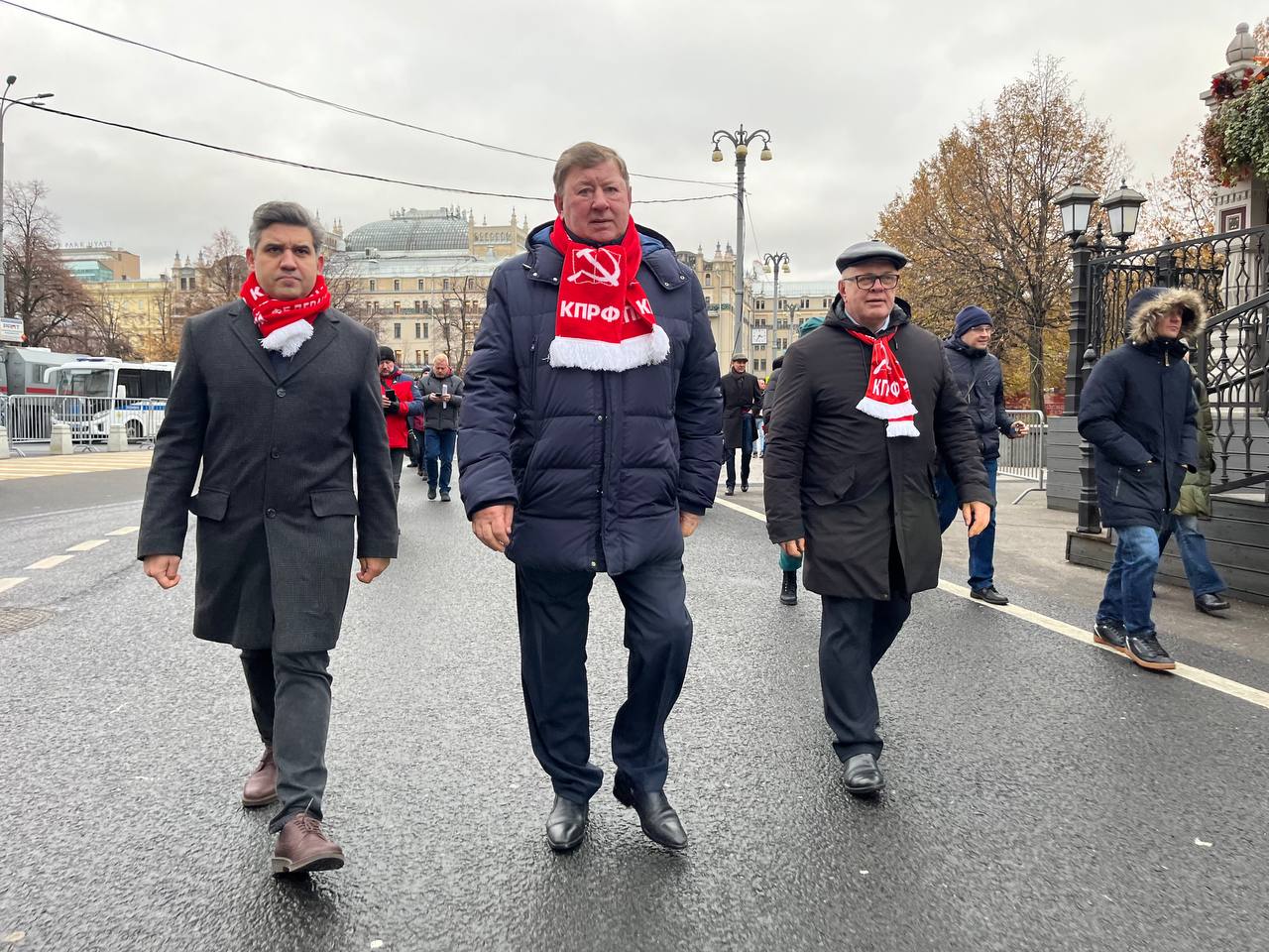 КПРФ провела в Москве митинг, посвященный 107-й годовщине Великого Октября