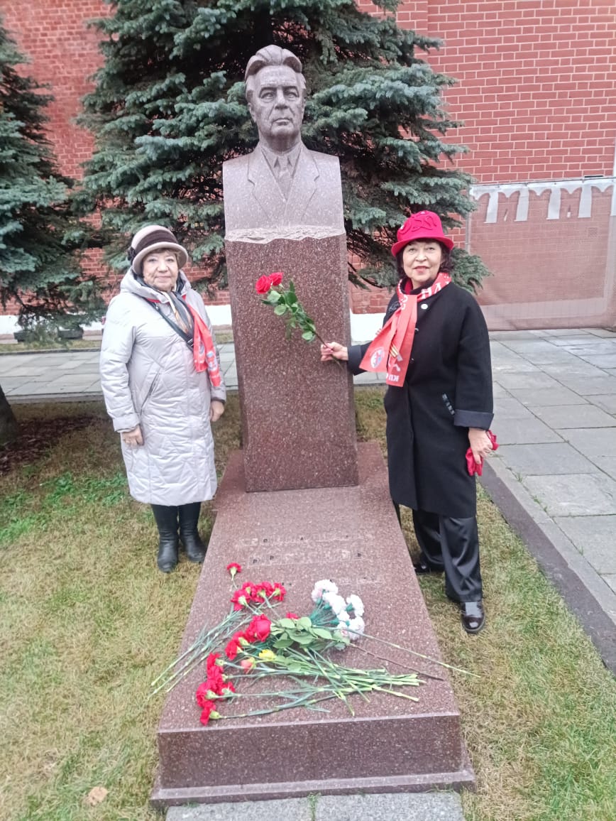 КПРФ провела в Москве митинг, посвященный 107-й годовщине Великого Октября