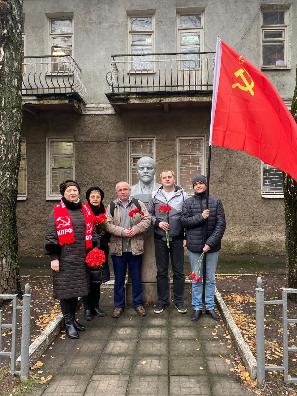 В Долгопрудном коммунисты и жители города 7 ноября празднично отметили день Великой Октябрьской социалистической революции