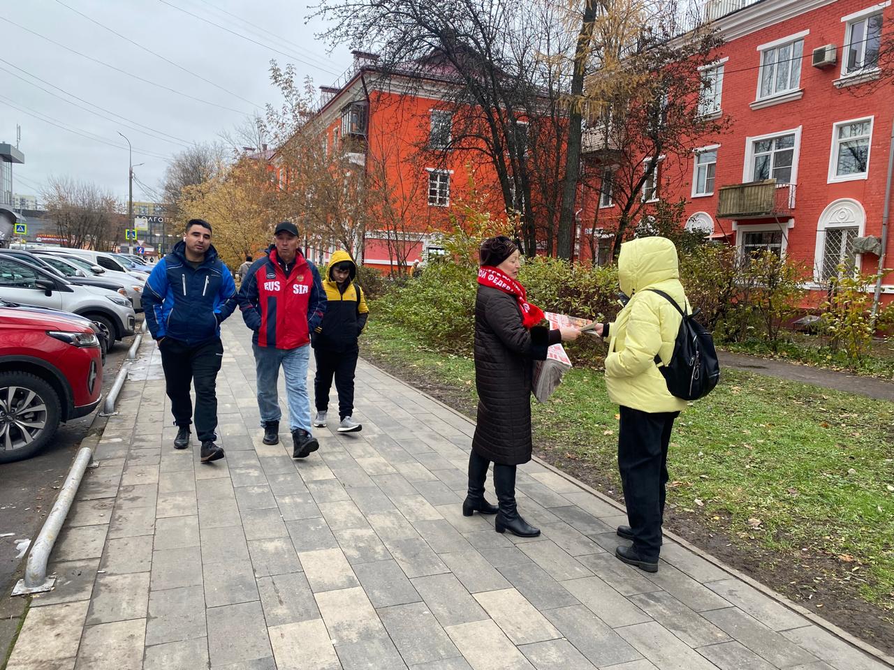 В Долгопрудном коммунисты и жители города 7 ноября празднично отметили день Великой Октябрьской социалистической революции