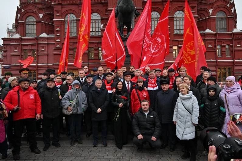Комсомольцы Подмосковья приняли участие в праздновании 107-ой годовщины Великой Октябрьской социалистической революции в Москве