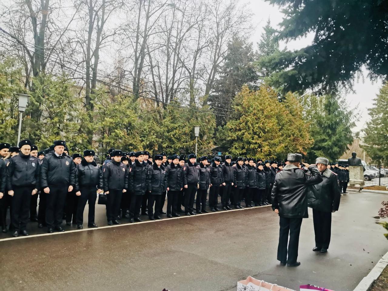 Руководитель фракции КПРФ Александр Наумов поздравил сотрудников полиции г.о. Домодедово с праздником