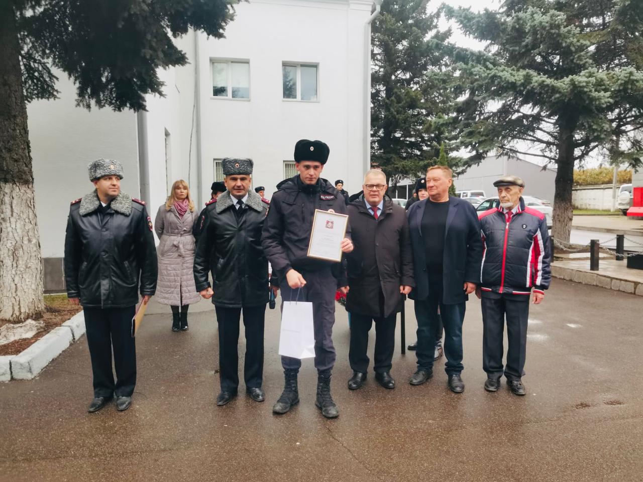 Руководитель фракции КПРФ Александр Наумов поздравил сотрудников полиции г.о. Домодедово с праздником