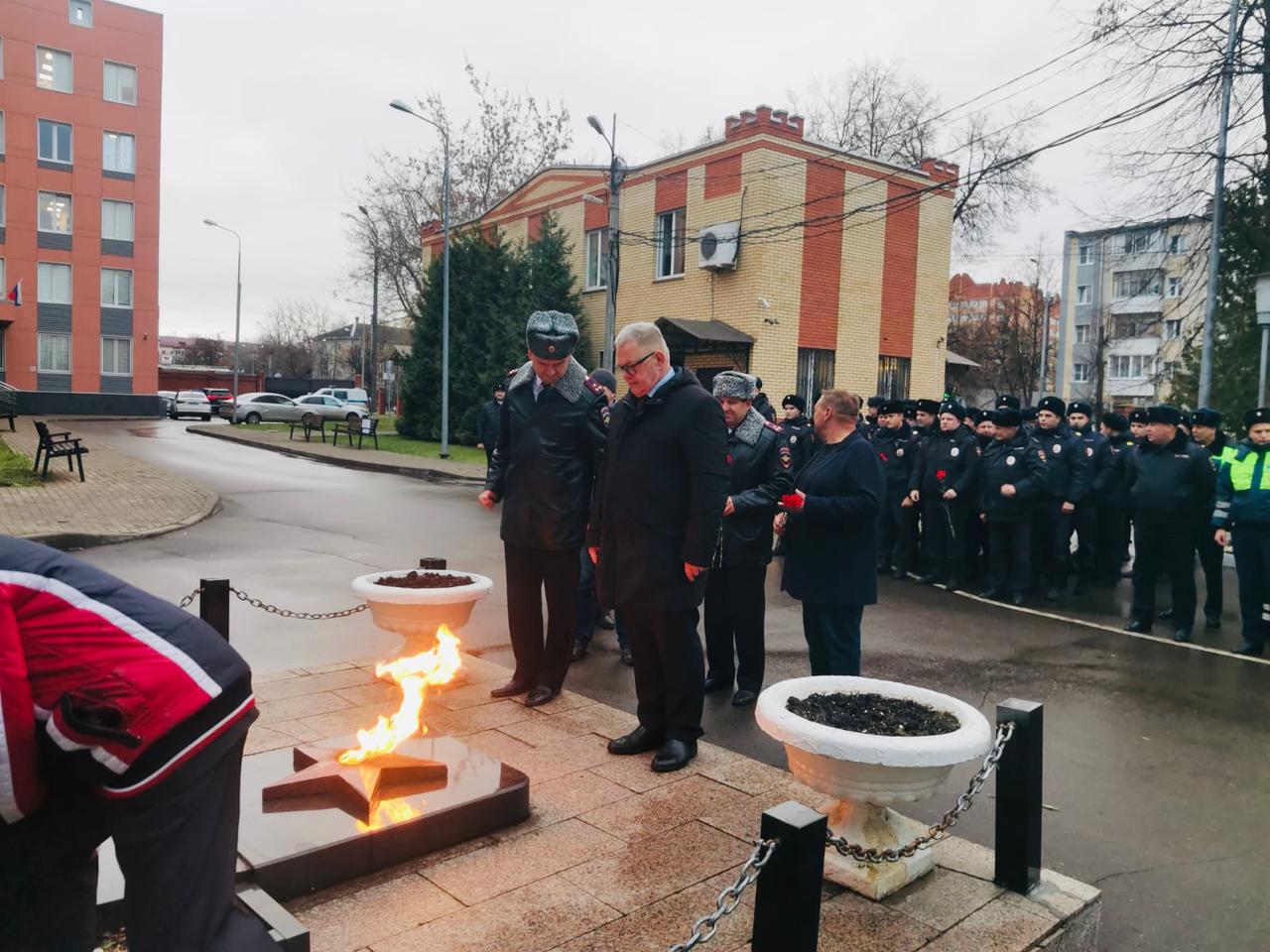 Руководитель фракции КПРФ Александр Наумов поздравил сотрудников полиции г.о. Домодедово с праздником