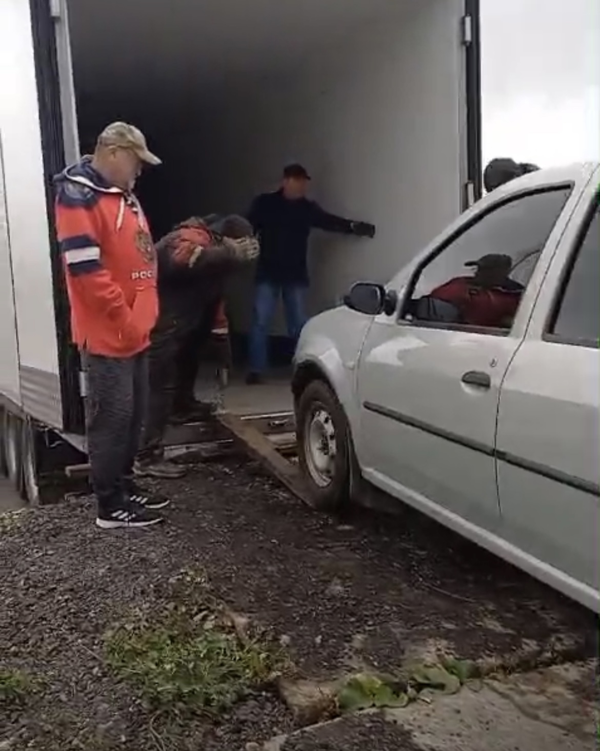 СВОих не бросаем
