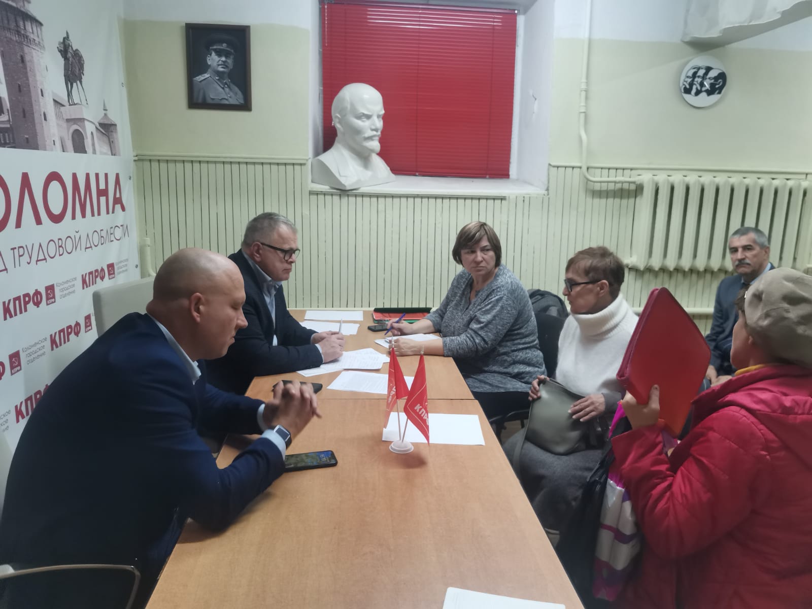 Руководитель фракции КПРФ Александр Наумов провел прием граждан в Коломне
