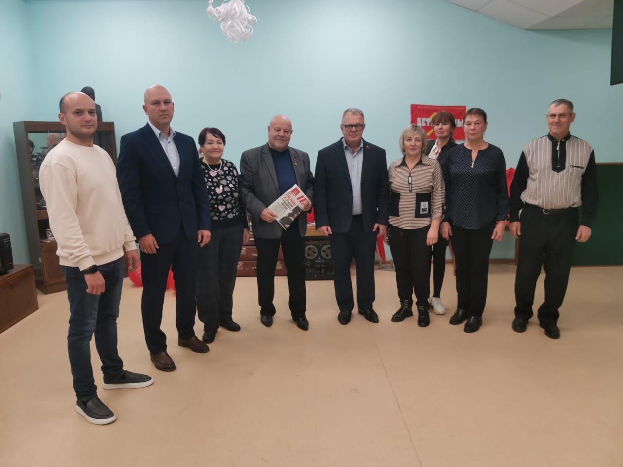 Руководитель фракции КПРФ Александр Наумов провел прием граждан в Озерах