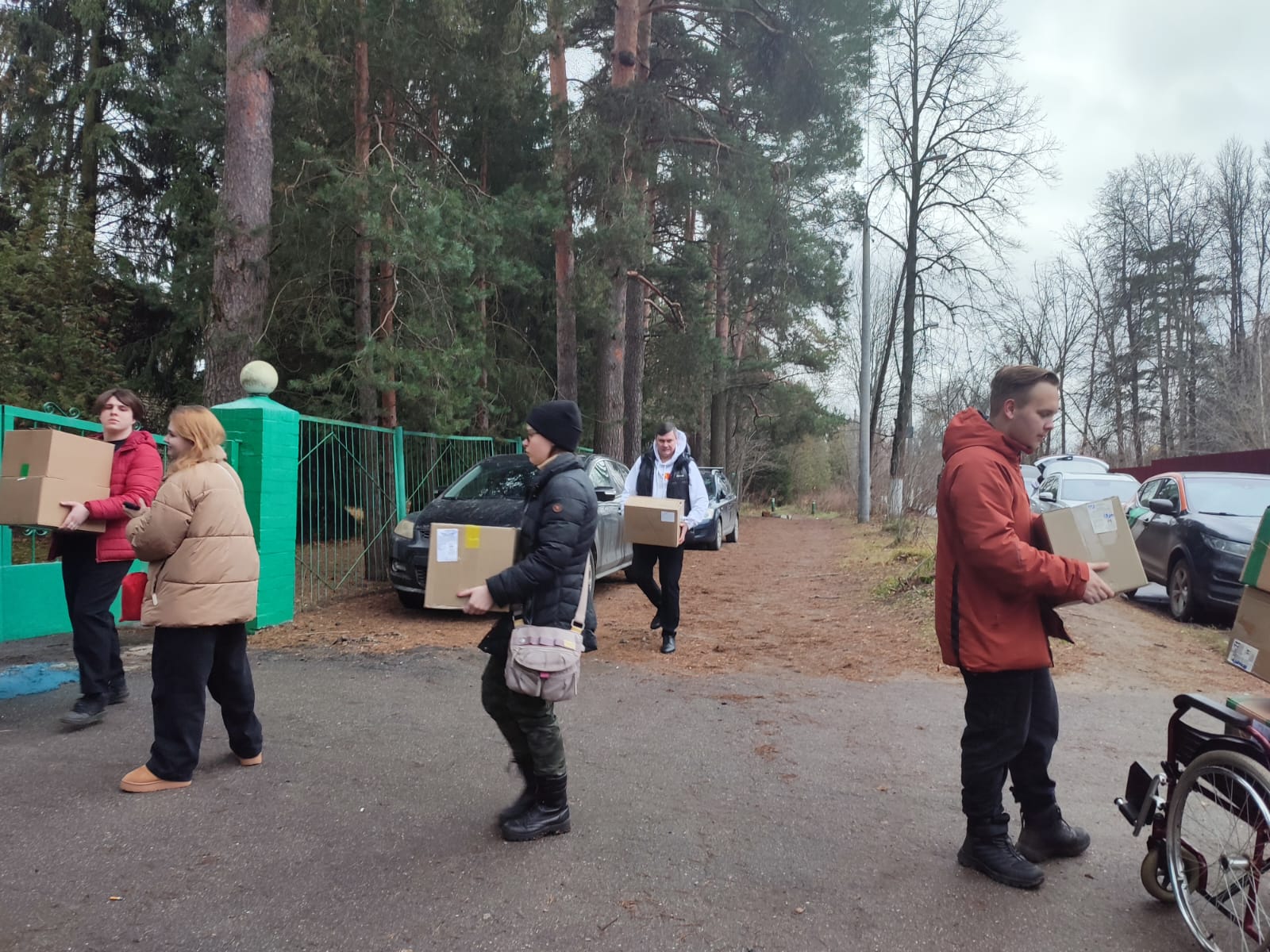 Помощь раненым продолжается