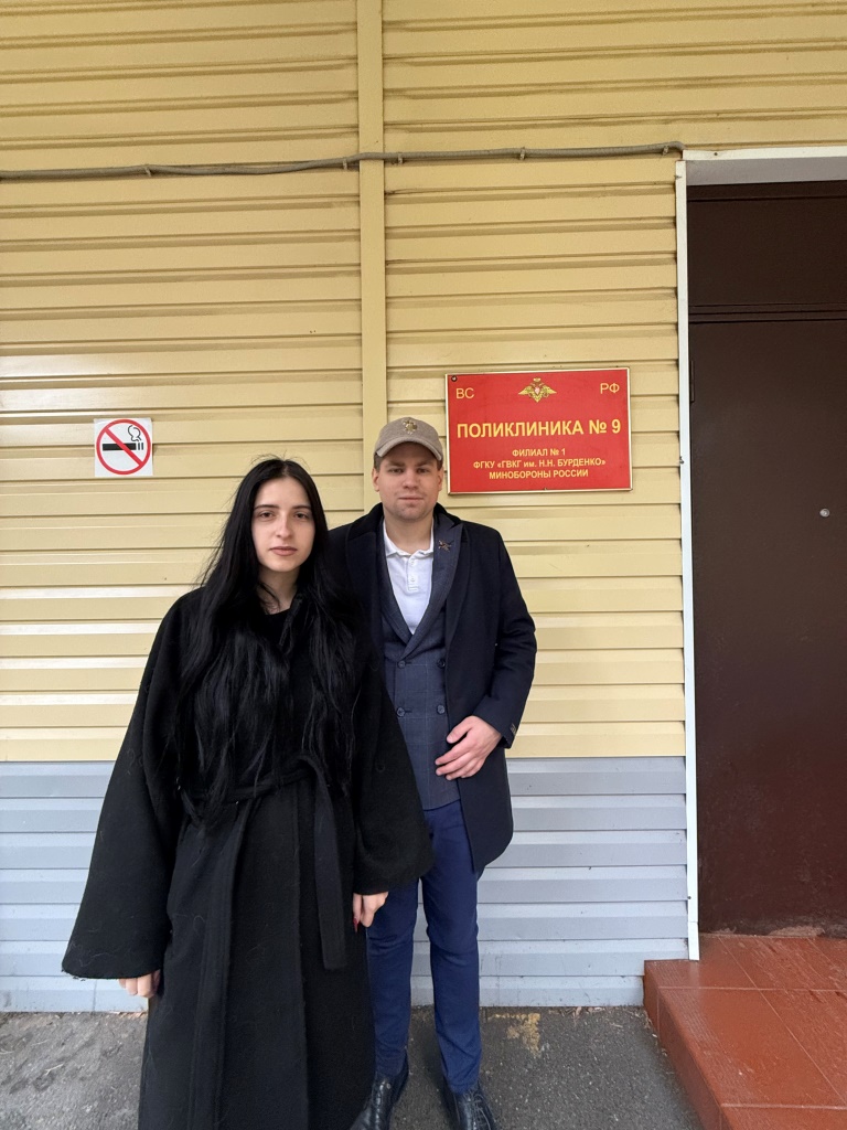Коммунисты и комсомольцы оказали гуманитарную помощь раненым бойцам и провели концерт в военном госпитале имени Бурденко