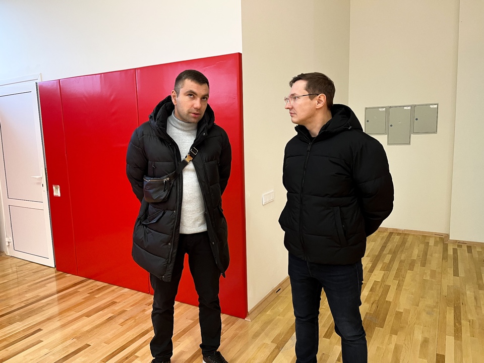 Депутат Мособлдумы Марк Черемисов посетил стадион «Старт» в Богородском городском округе