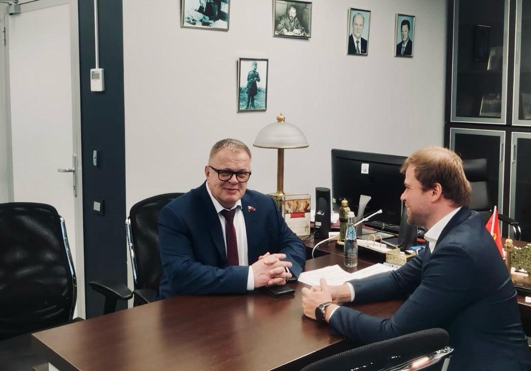 Депутаты-коммунисты региональных парламентов Александр Наумов и Леонид Зюганов наметили совместные мероприятия в работе