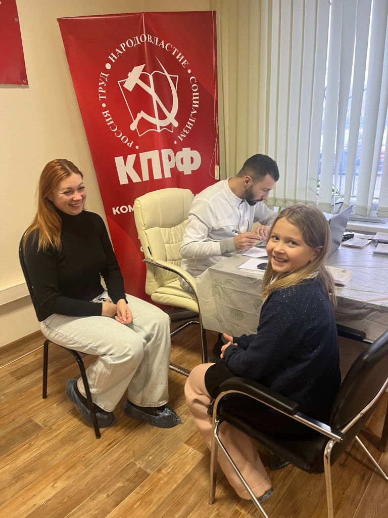 Дети пионеры смогли бесплатно проверить зрение в рамках социального проекта Щёлковского отделения КПРФ «Школа здоровья в Щёлково»