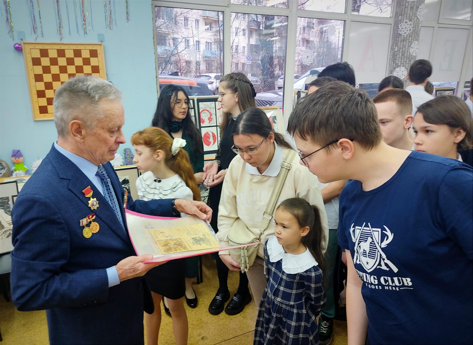 В Королёве прошла выставка рисунков ко Дню начала контрнаступления советских войск