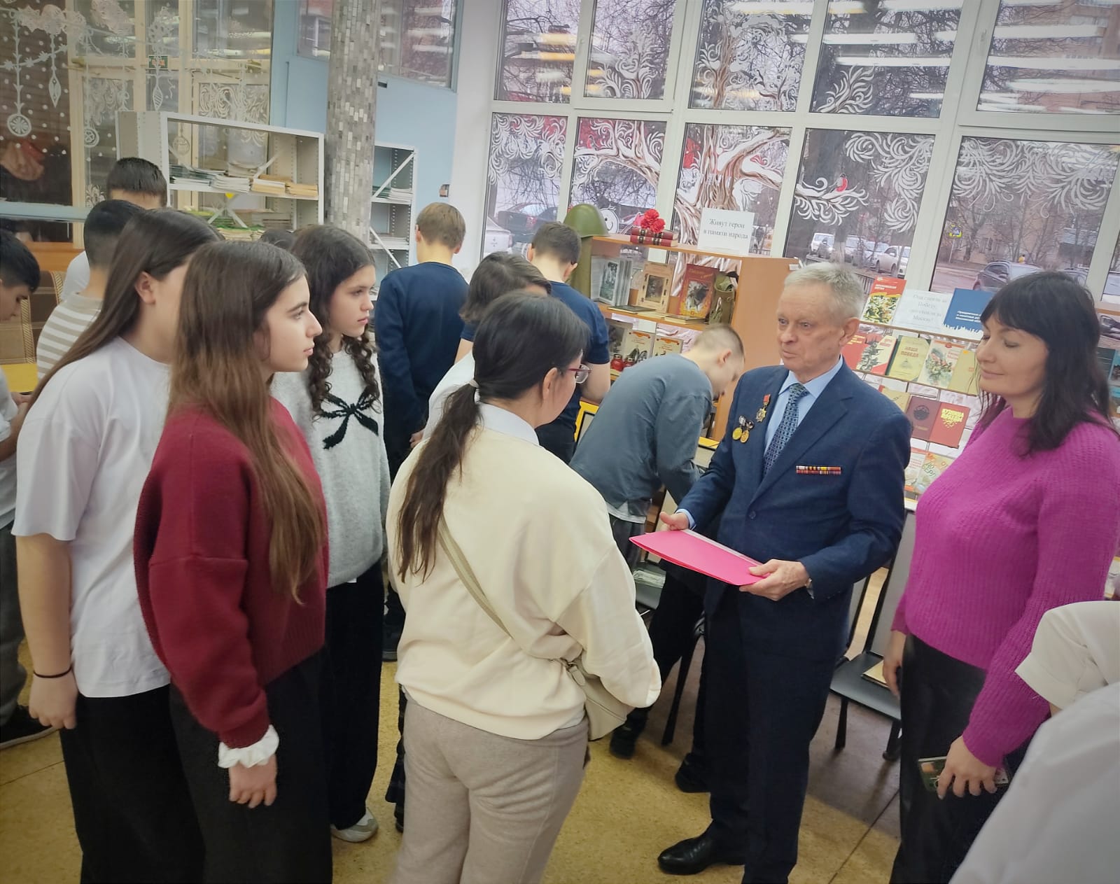 В Королёве прошла выставка рисунков ко Дню начала контрнаступления советских войск
