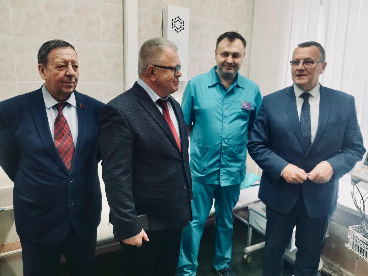 Каширские медики поблагодарили руководителя фракции КПРФ Александра Наумова за помощь больнице