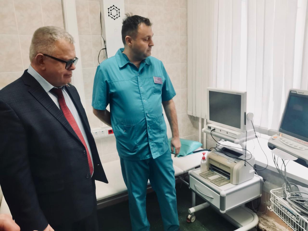 Каширские медики поблагодарили руководителя фракции КПРФ Александра Наумова за помощь больнице
