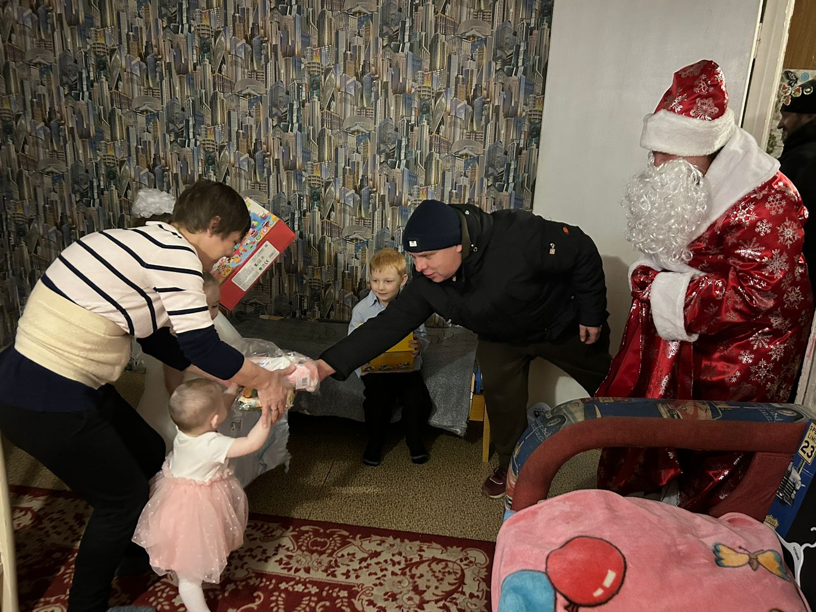 Новогодние подарки детям от коммунистов Рузского ГК КПРФ