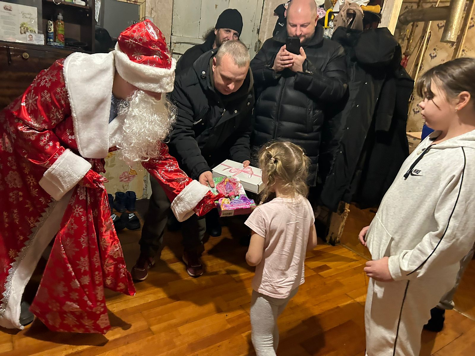 Новогодние подарки детям от коммунистов Рузского ГК КПРФ