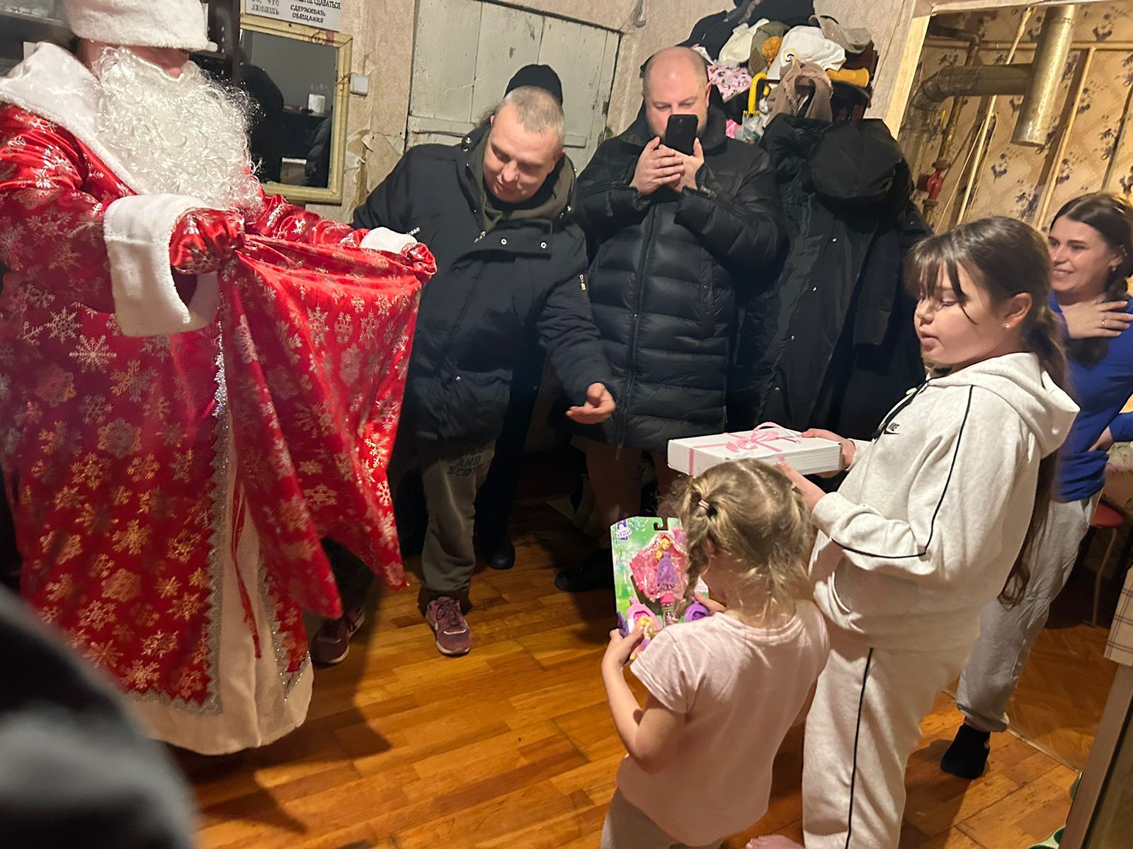 Новогодние подарки детям от коммунистов Рузского ГК КПРФ