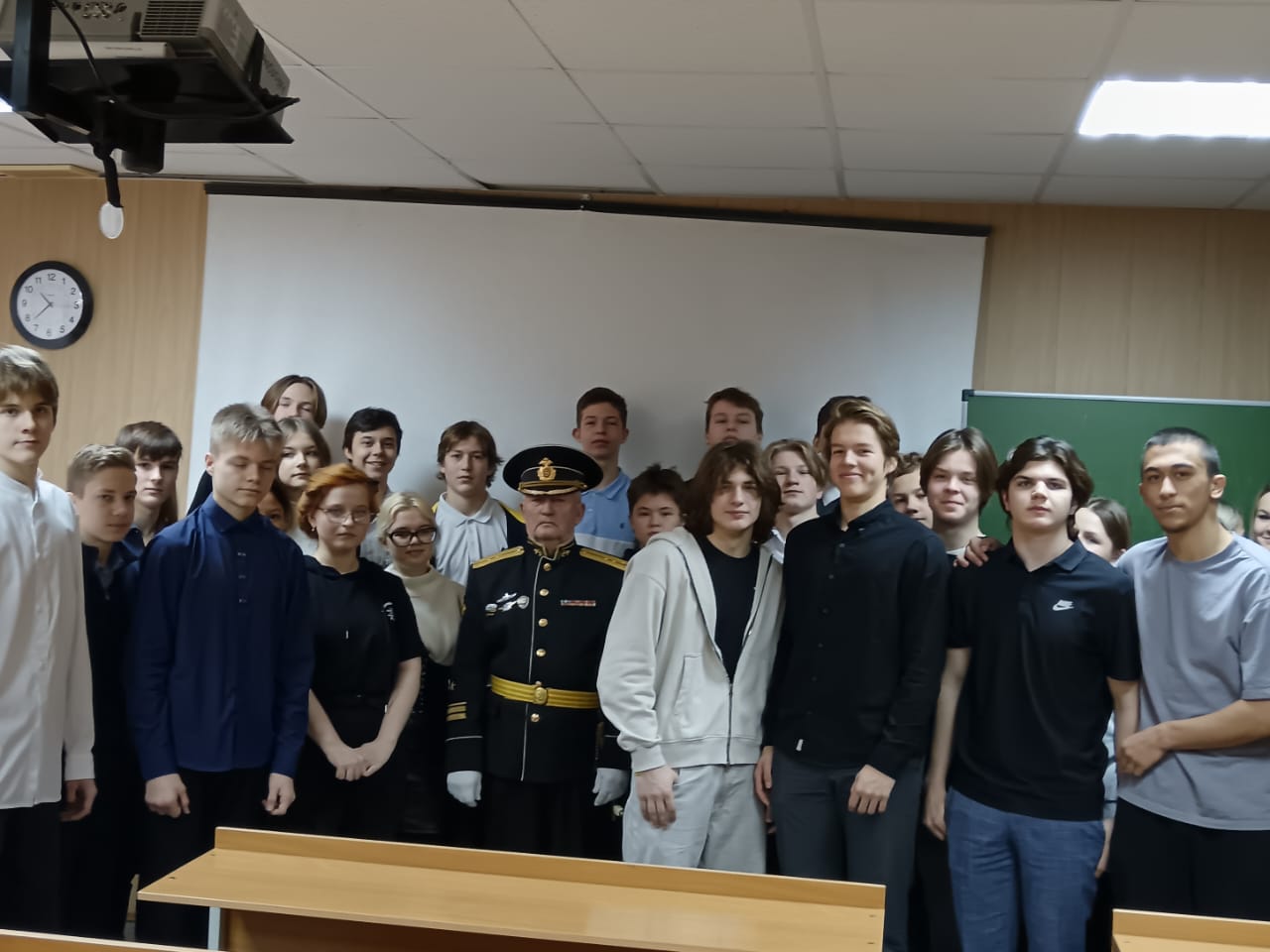 Коммунисты Воскресенского городского округа продолжают активную работу по воспитанию молодежи в образовательных учреждениях