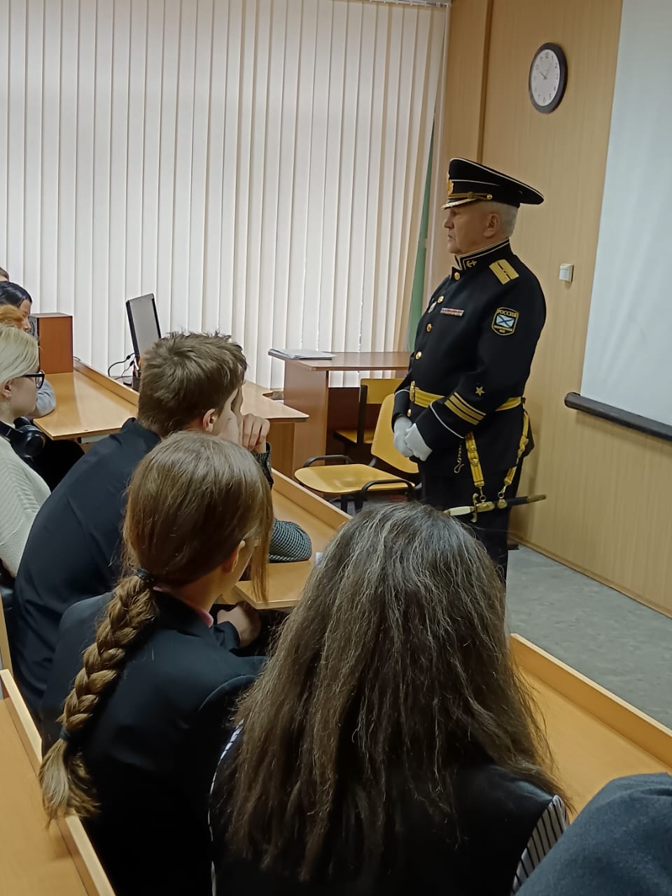 Коммунисты Воскресенского городского округа продолжают активную работу по воспитанию молодежи в образовательных учреждениях