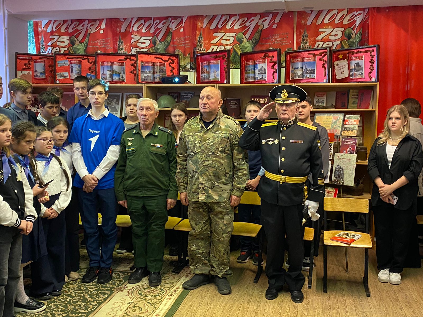 Воскресенские коммунисты провели урок мужества в школе