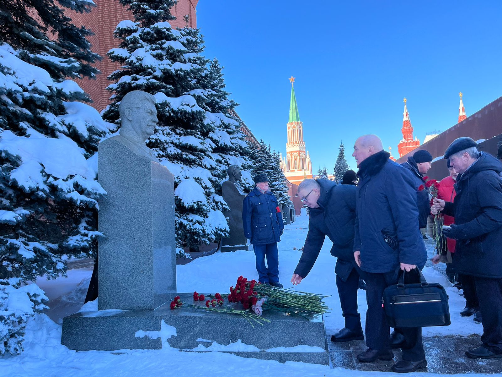 Состоялось возложение венков и цветов к Мавзолею В.И. Ленина на Красной Площади (21.01.2024)