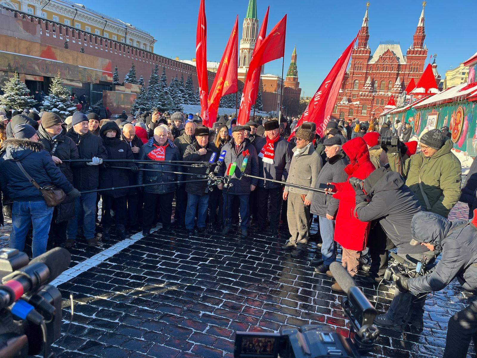 Состоялось возложение венков и цветов к Мавзолею В.И. Ленина на Красной Площади (21.01.2024)