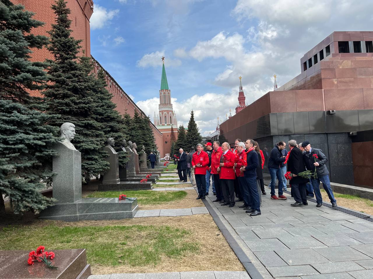 Возложение цветов к Мавзолею В.И. Ленина в 154-ю годовщину со Дня его рождения (22.04.2024)