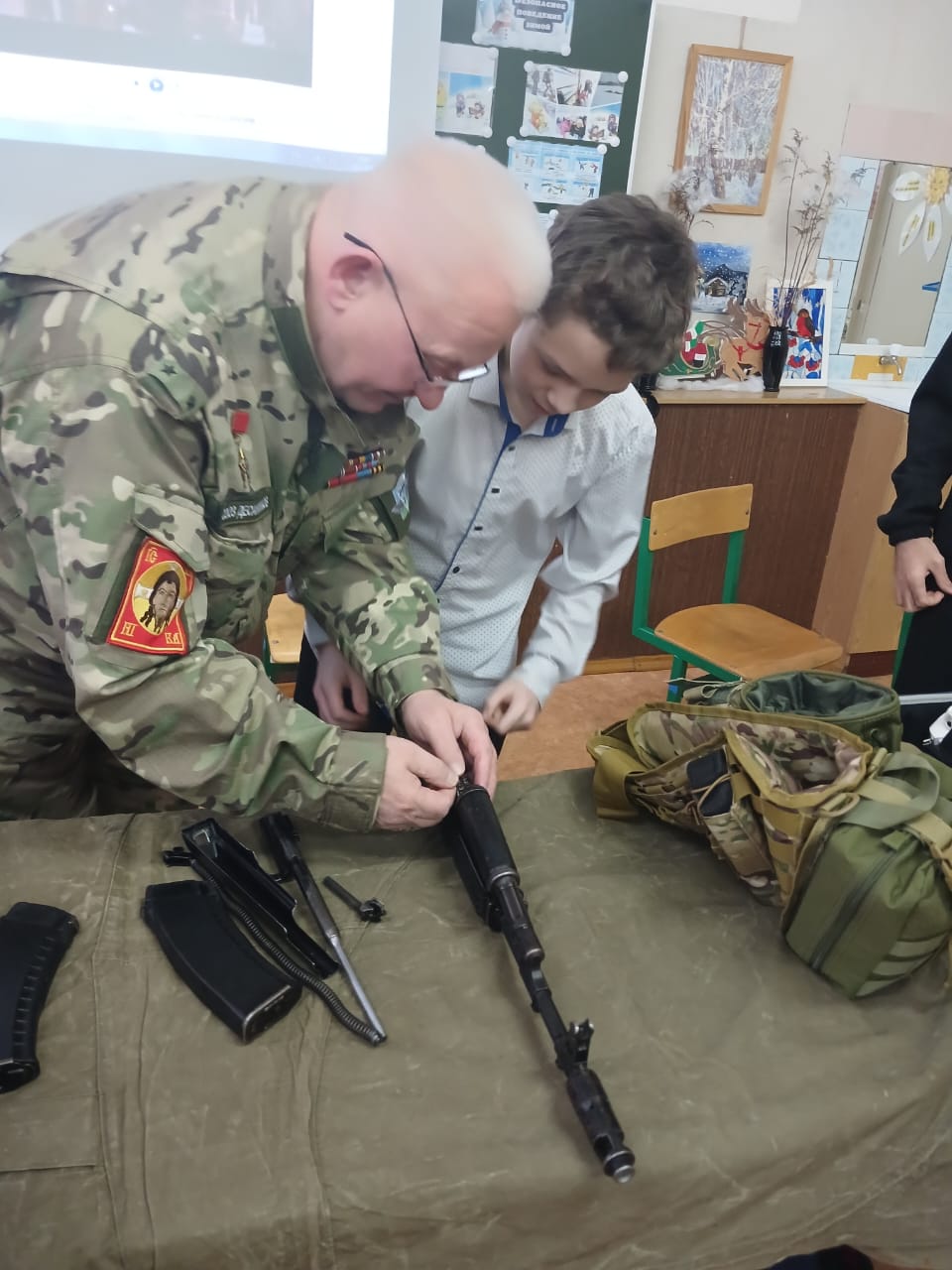 Воскресенская партийная организация КПРФ продолжает занятия со школьниками по программе - уроки мужества