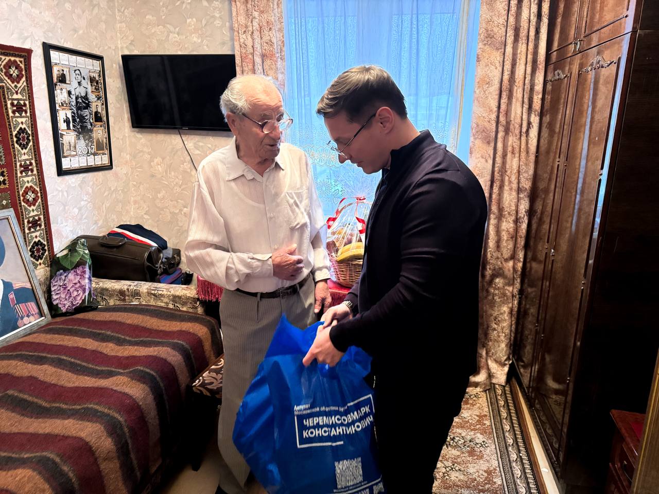 Депутат Мособлдумы Марк Черемисов поздравил с 98-летием ветерана Великой Отечественной войны из Богородского городского округа