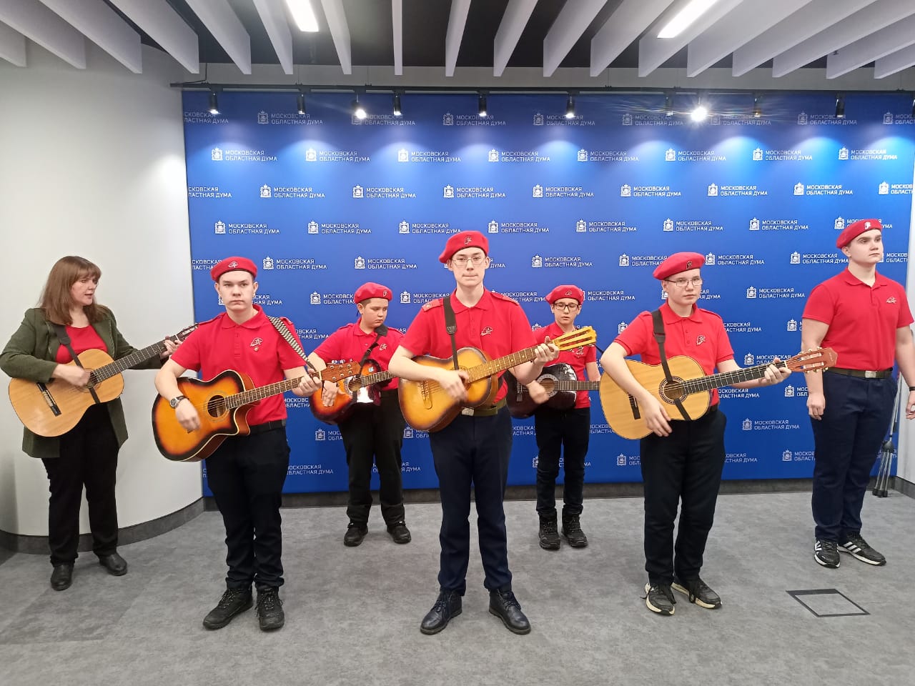 В Мособлдуме наградили юнармейский ансамбль «Бойцы»