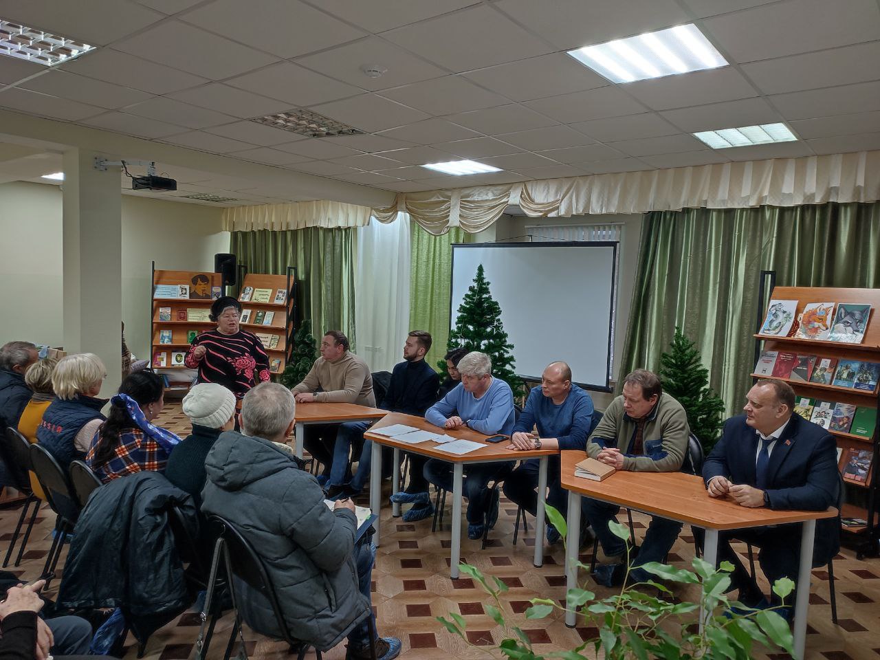 Депутат от КПРФ Балашихи Олег Михайлович Зверев принял участие во встрече жителей с управляющей компанией