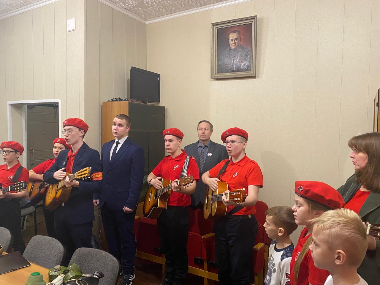 В Королёвском городском отделении КПРФ отпраздновали уже ставшее традиционным ежегодное мероприятие Юнармейский Новый год