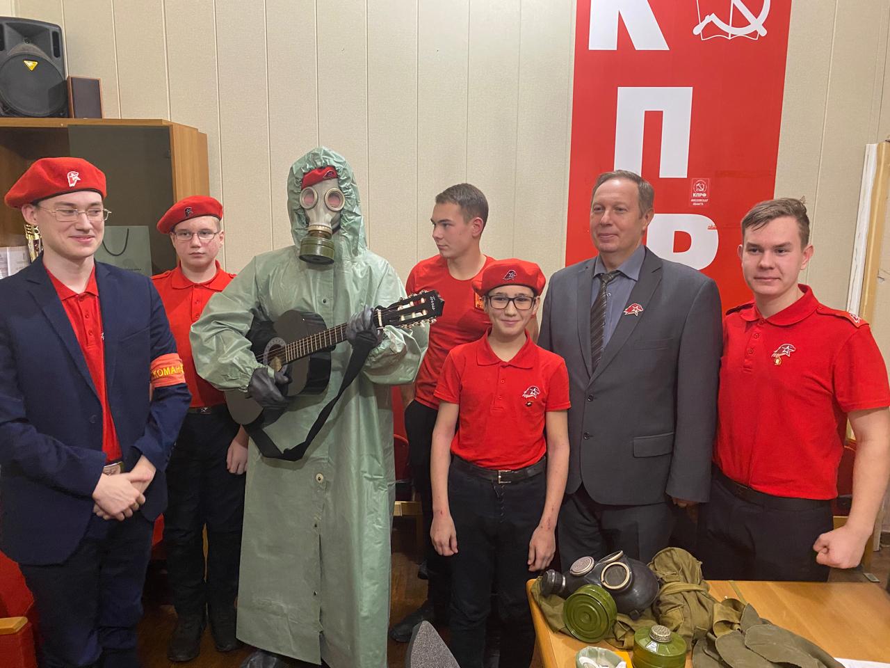 В Королёвском городском отделении КПРФ отпраздновали уже ставшее традиционным ежегодное мероприятие Юнармейский Новый год