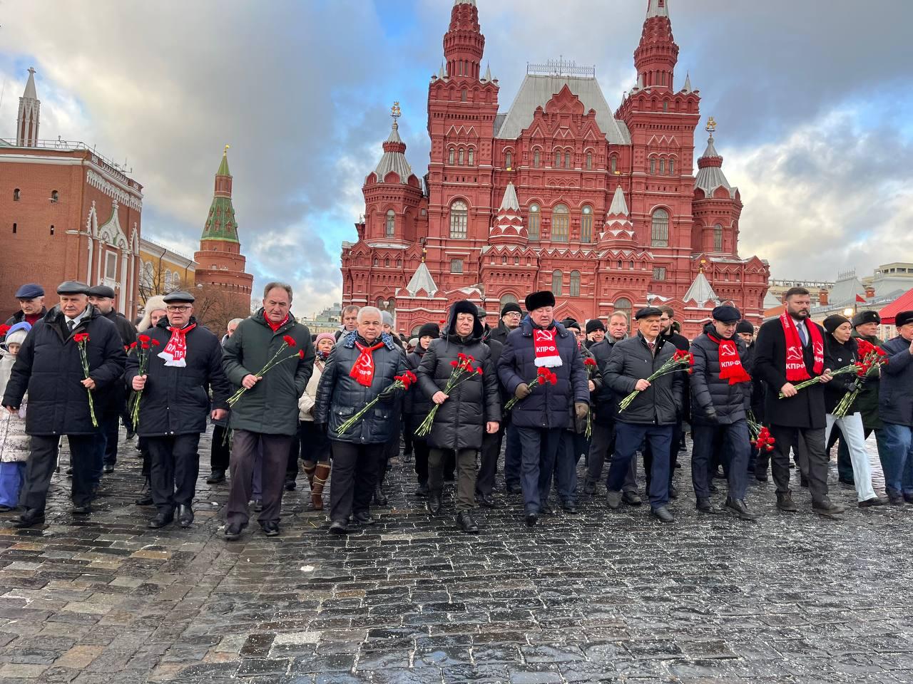 «Великому Сталину – троекратное «Ура!»