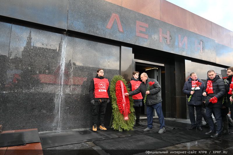 «Великому Сталину – троекратное «Ура!»