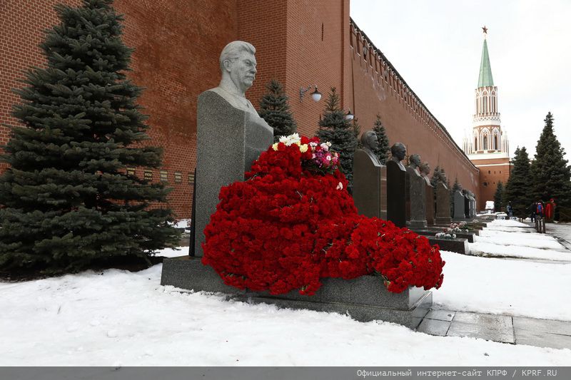 «Великому Сталину – троекратное «Ура!»