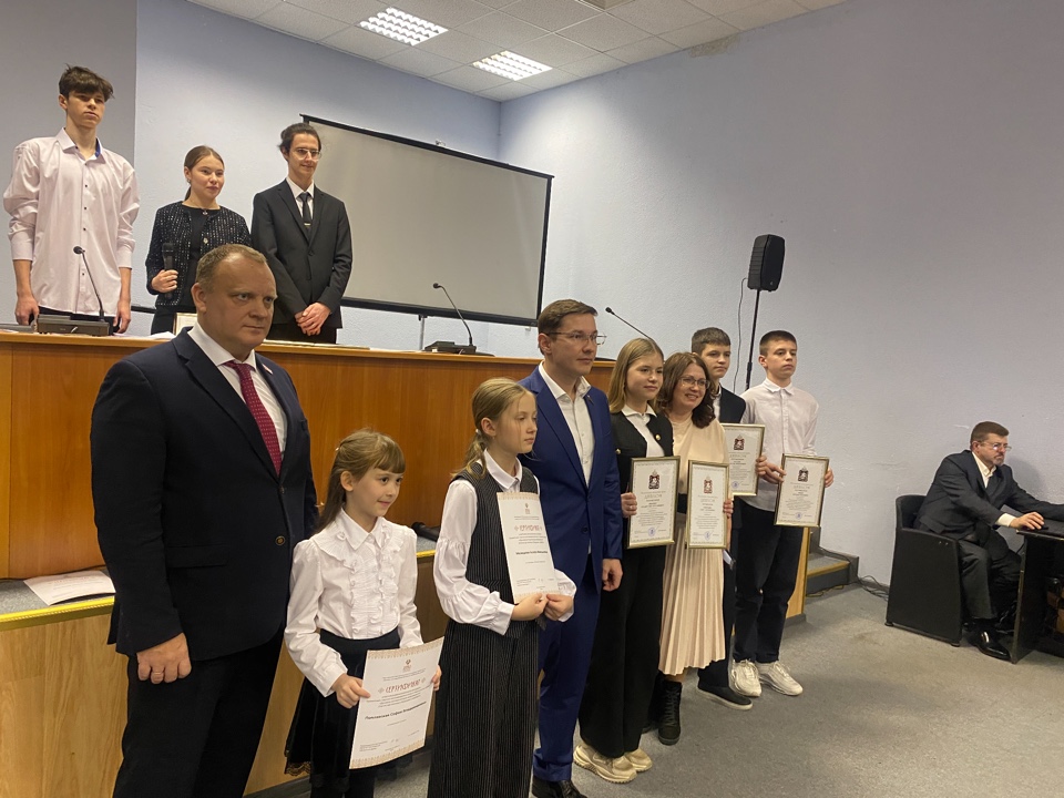 Депутат Мособлдумы Марк Черемисов наградил участников конкурса «ДИВО» из Балашихи