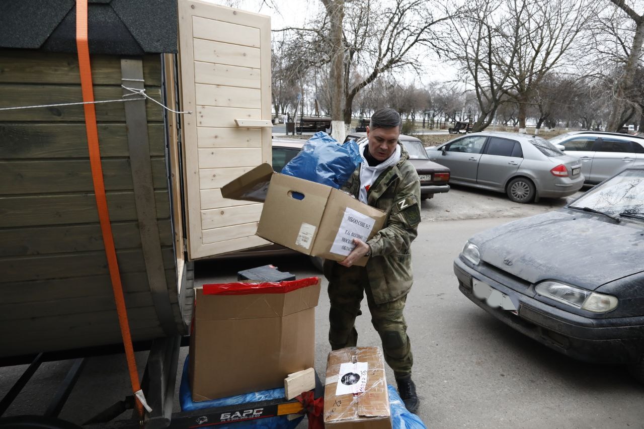 Комсомольцы предали новогодние подарки детям Белгорода