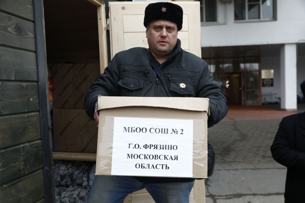 Комсомольцы предали новогодние подарки детям Белгорода