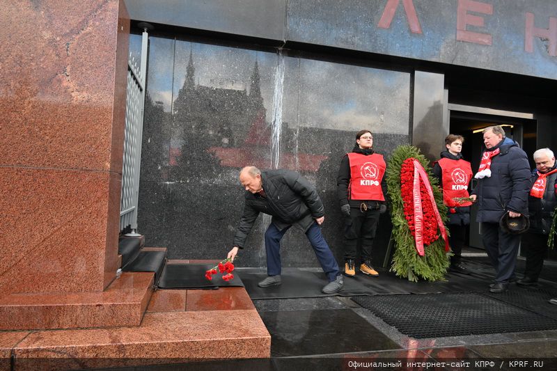 «Великому Сталину – троекратное «Ура!» (21.12.2024)