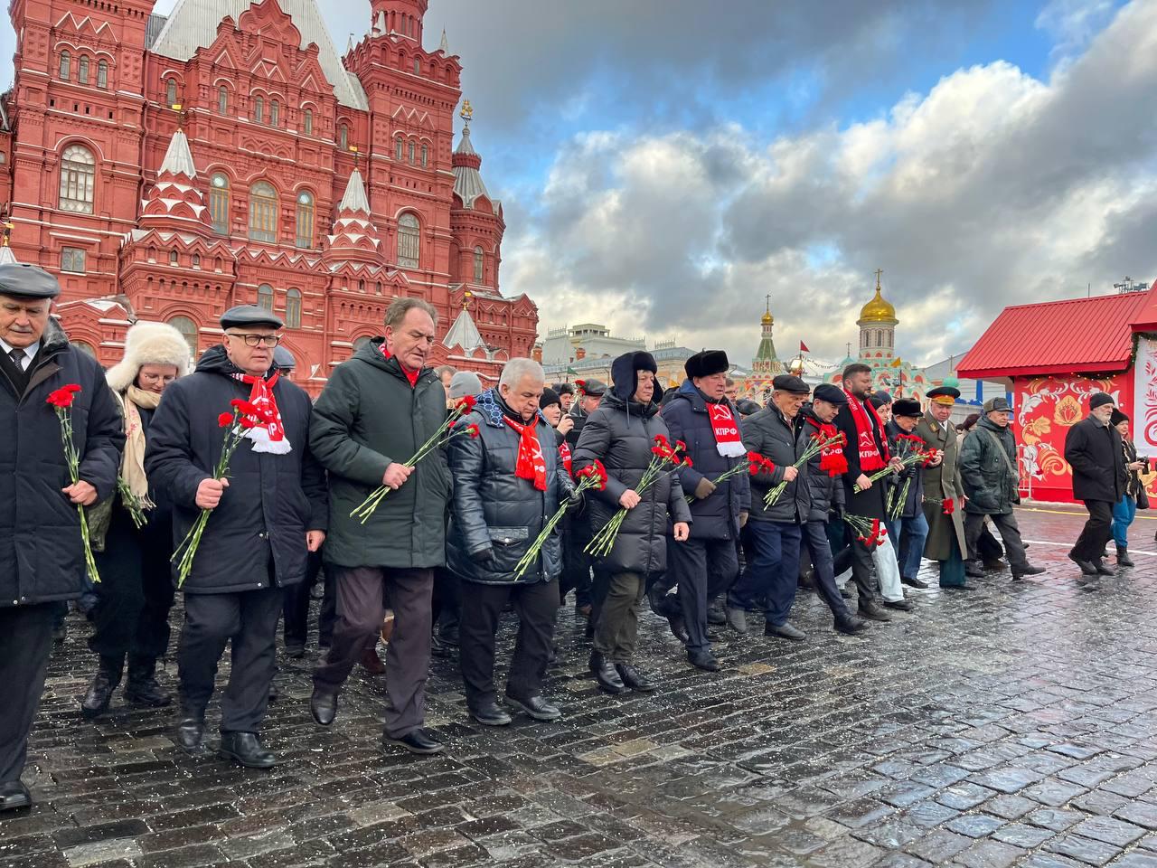 «Великому Сталину – троекратное «Ура!» (21.12.2024)