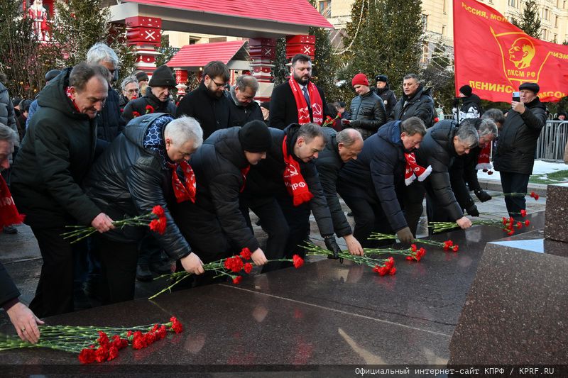 «Великому Сталину – троекратное «Ура!» (21.12.2024)