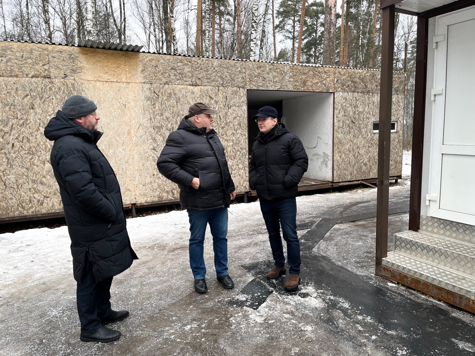 Депутат Мособлдумы Марк Черемисов проверил готовность обновленного катка в Богородском городском округе