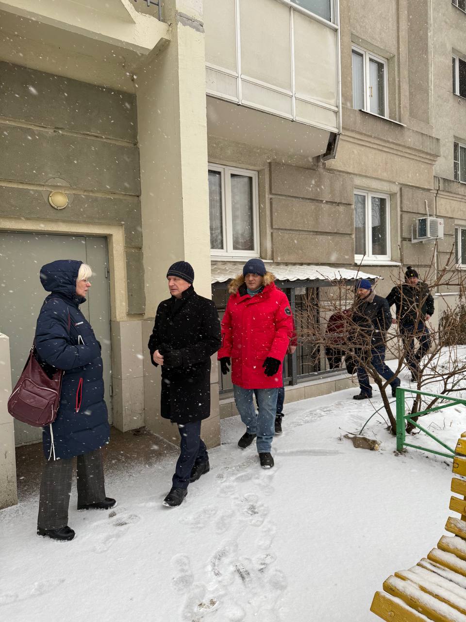 Депутат коммунист Балашихи Олег Михайлович Зверев проверил состояние бомбоубежищ на улице Третьяка в Балашихе
